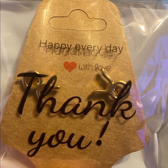 Different Design earrings - Picture 10 of 10